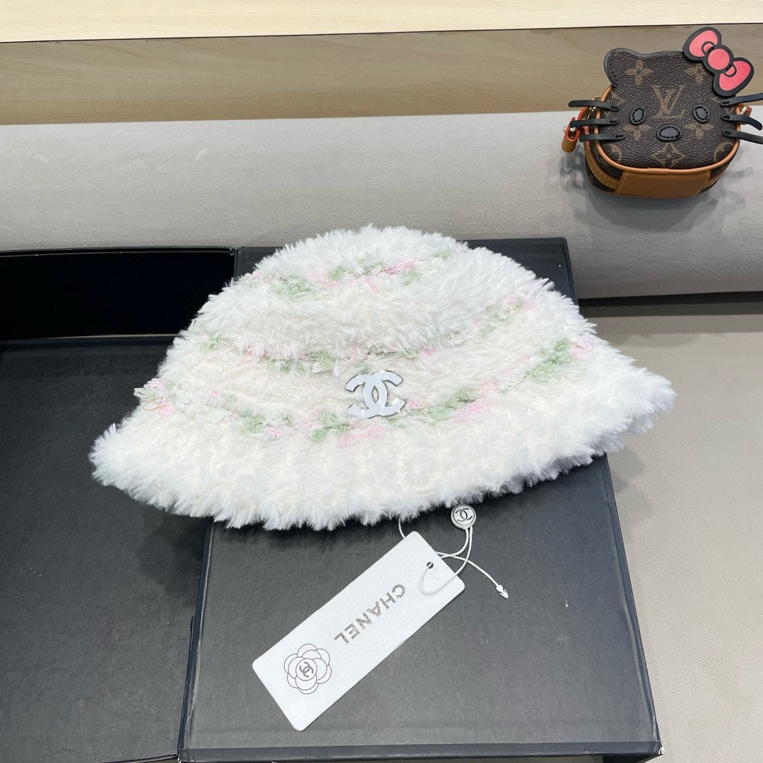 CHANEL BUCKET HAT IN WHITE FLEECE 421275
