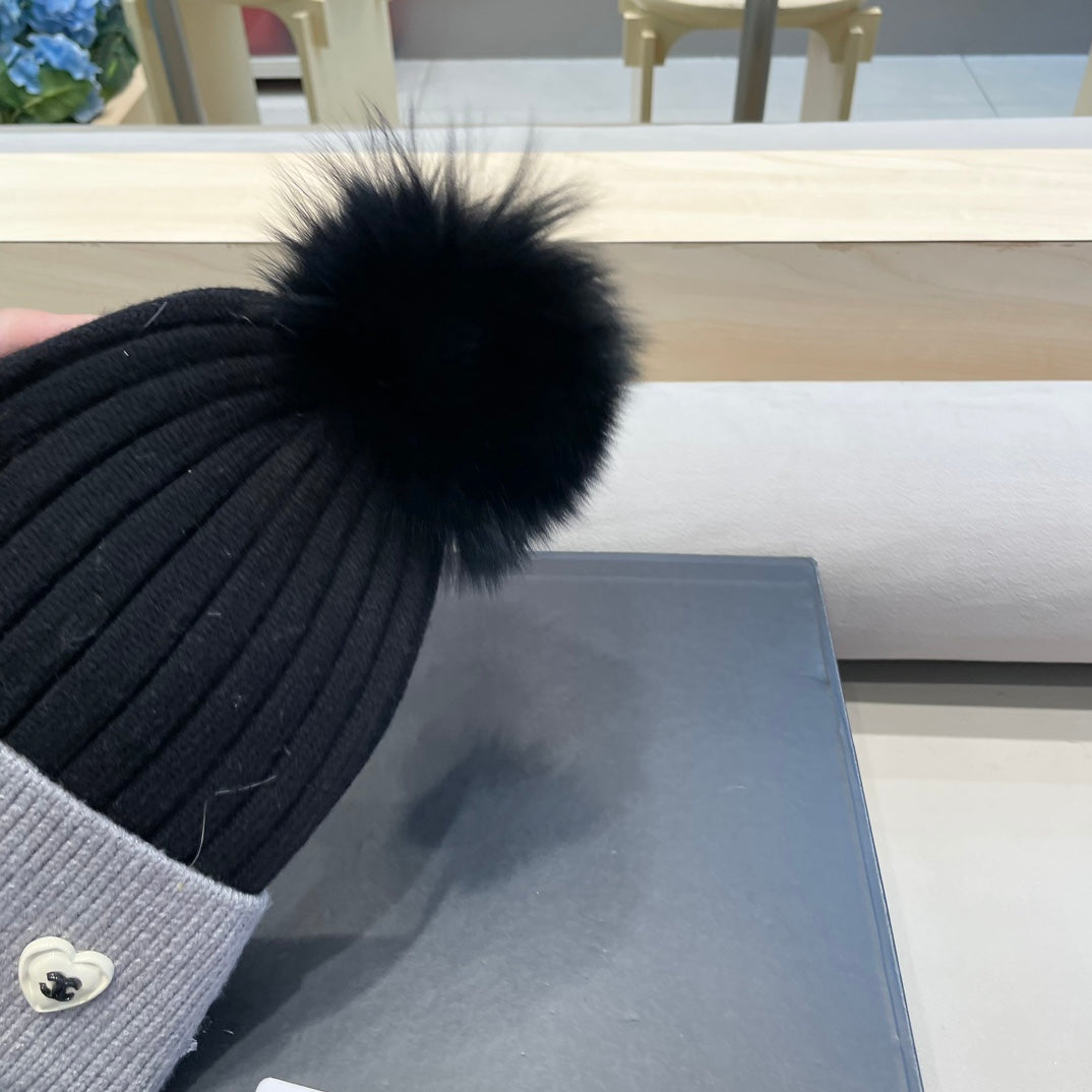 CHANEL BEANIE HAT IN BLACK MIX LIGHT GRAY WOOL 421050