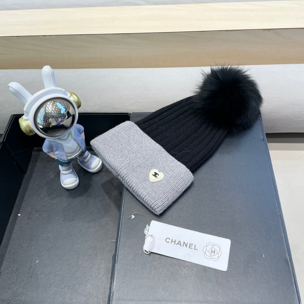 CHANEL BEANIE HAT IN BLACK MIX LIGHT GRAY WOOL 421050