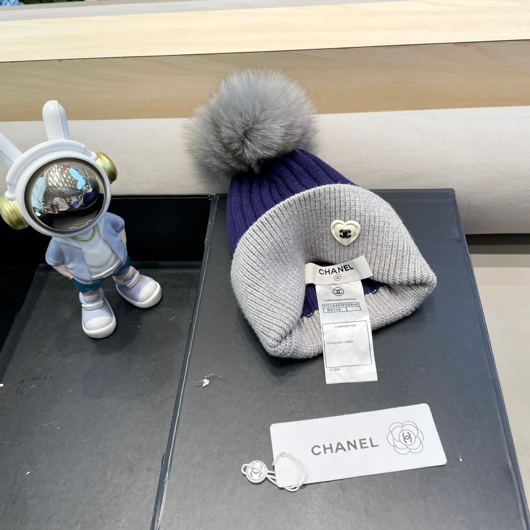CHANEL BEANIE HAT IN BERRY BLUE MIX LIGHT GRAY WOOL 421052