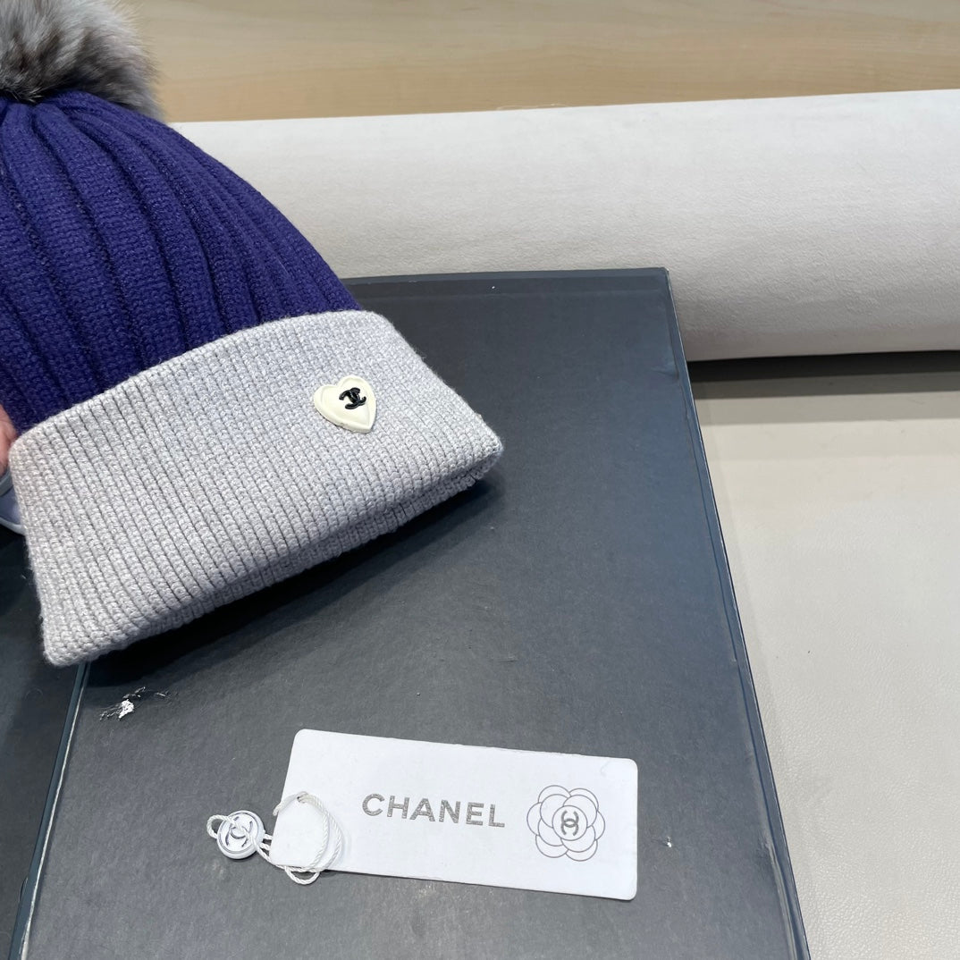 CHANEL BEANIE HAT IN BERRY BLUE MIX LIGHT GRAY WOOL 421052