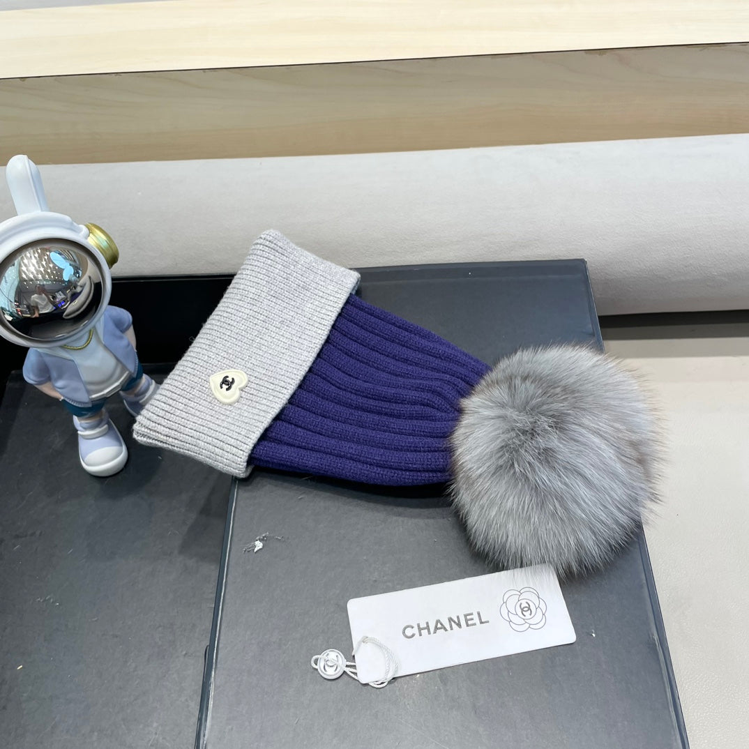 CHANEL BEANIE HAT IN BERRY BLUE MIX LIGHT GRAY WOOL 421052