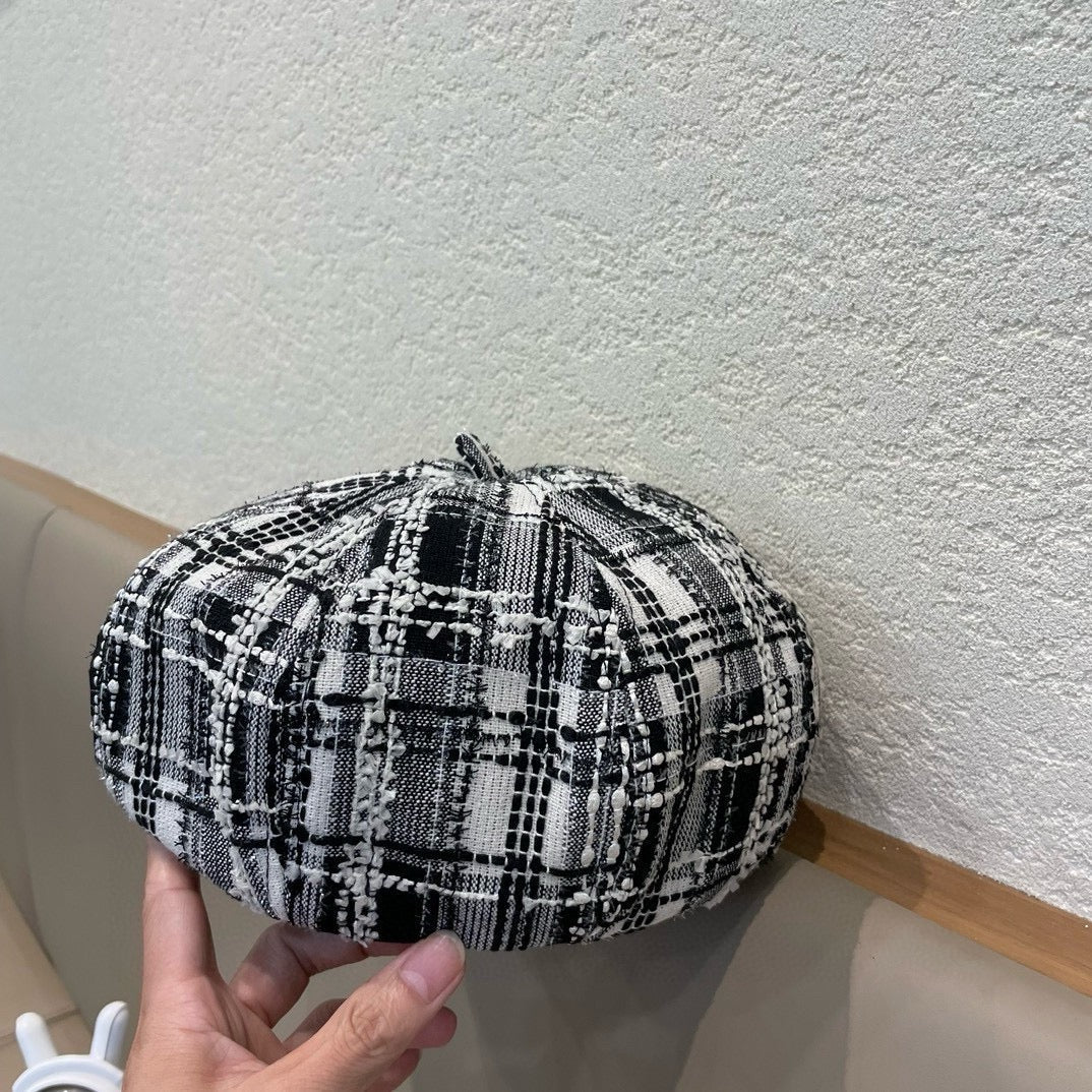 CHANEL BERET HAT IN BLACK MIX WHITE WOOL TWEED 422552