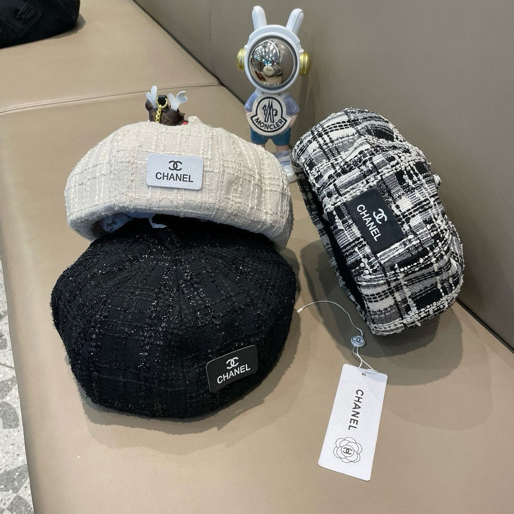 CHANEL BERET HAT IN BLACK MIX WHITE WOOL TWEED 422552