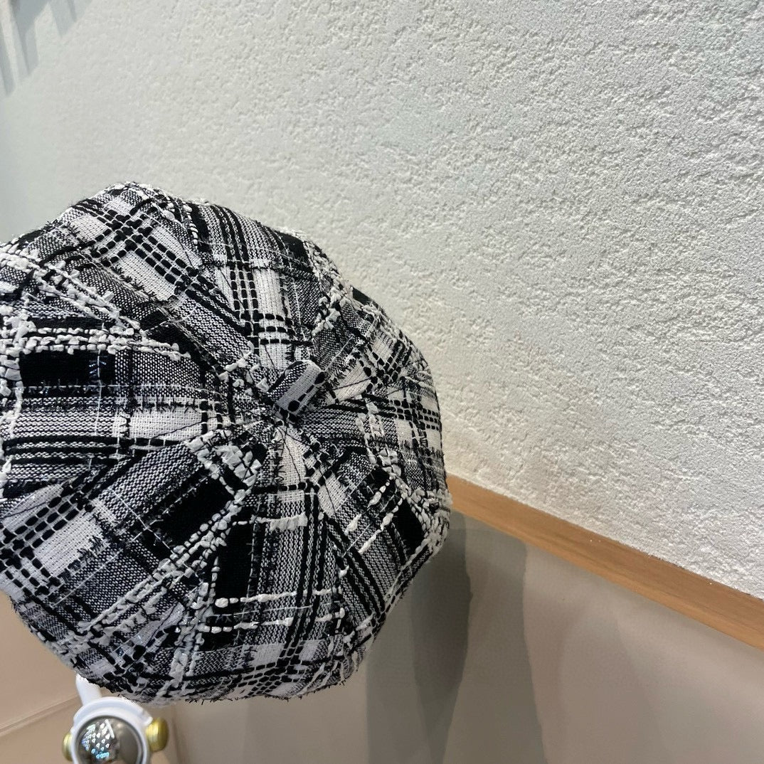 CHANEL BERET HAT IN BLACK MIX WHITE WOOL TWEED 422552