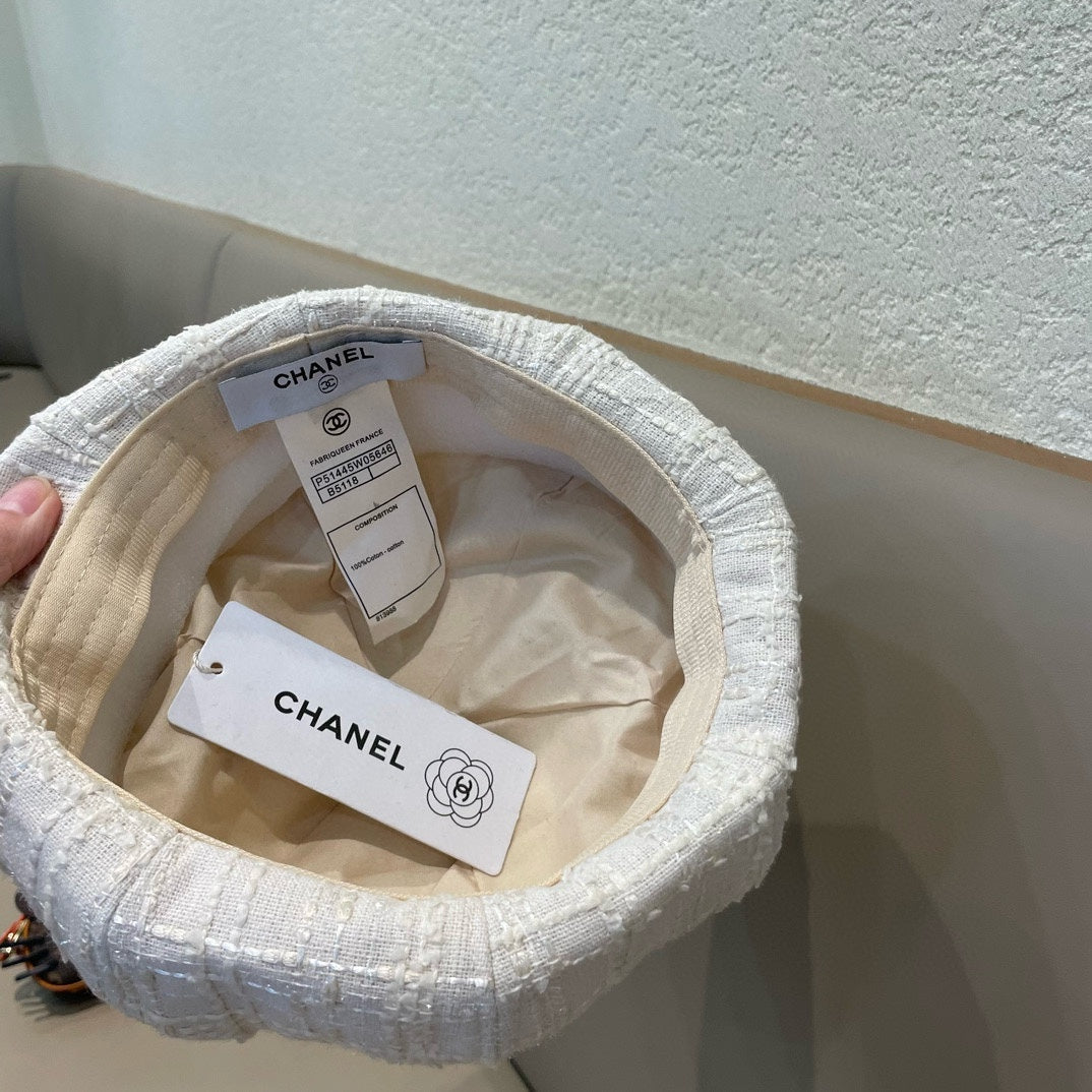 CHANEL BERET HAT IN WHITE WOOL TWEED 422553