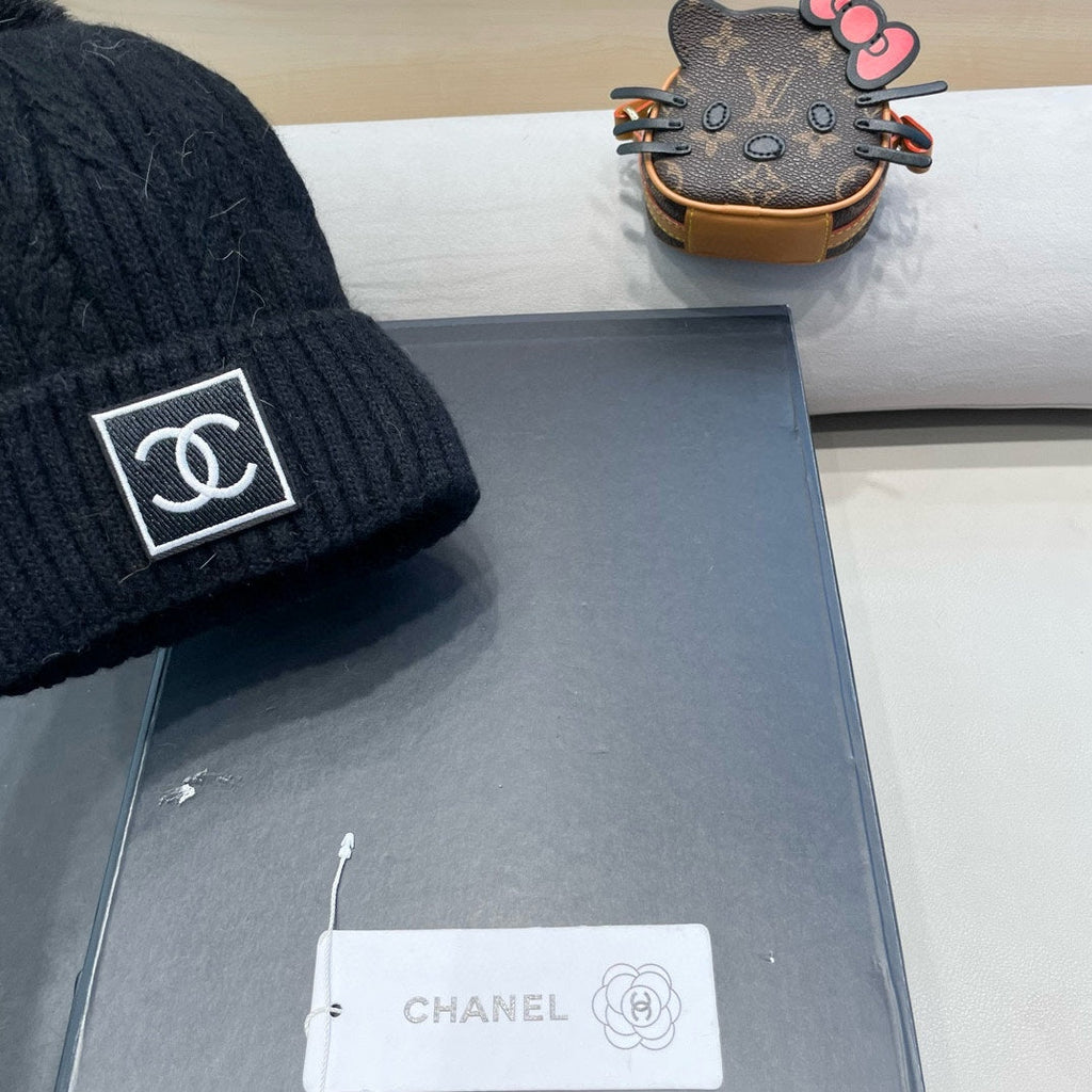 CHANEL BEANIE HAT IN BLACK WOOL 422174
