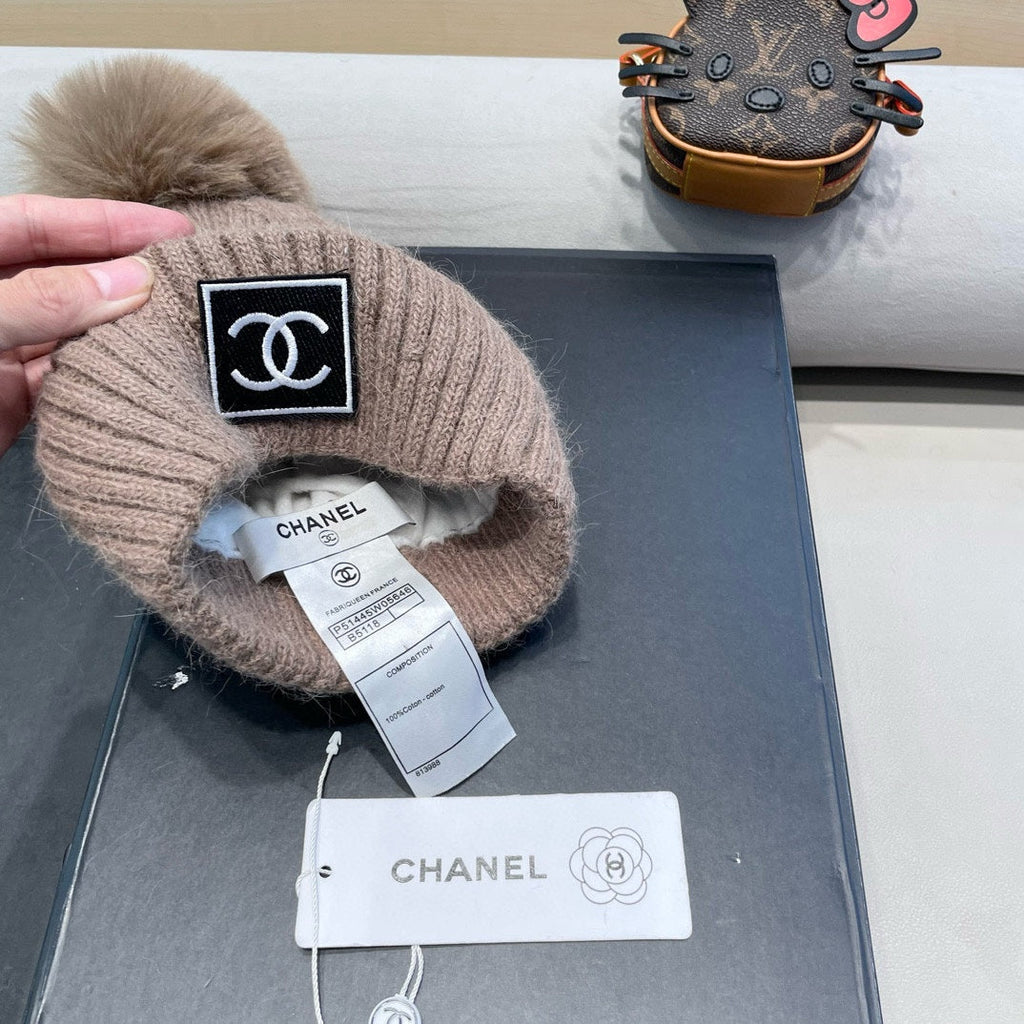 CHANEL BEANIE HAT IN LIGHT BROWN WOOL 422175