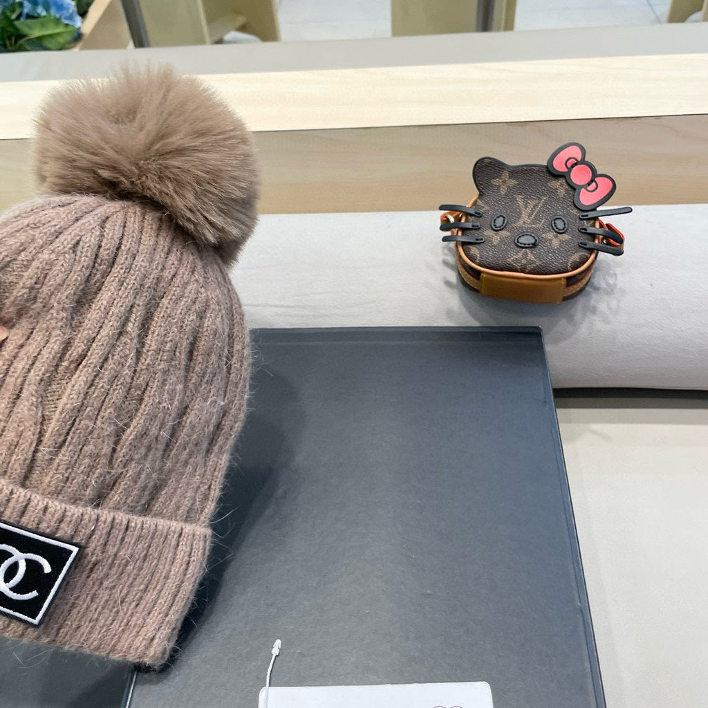 CHANEL BEANIE HAT IN LIGHT BROWN WOOL 422175
