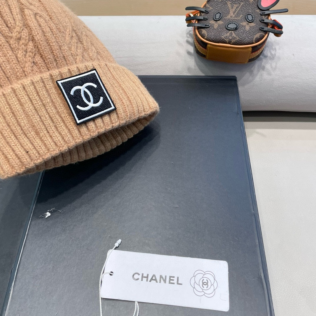 CHANEL BEANIE HAT IN SEPIA TAN WOOL 422177