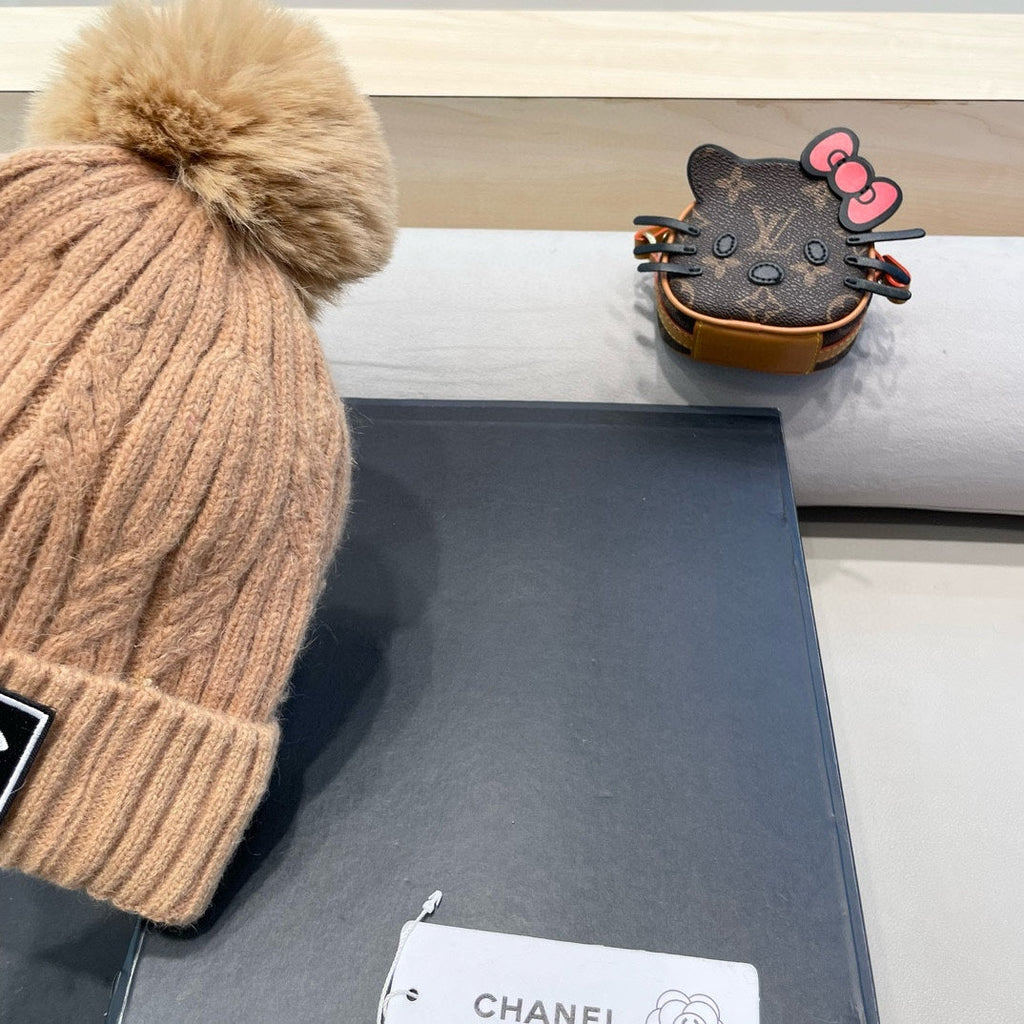 CHANEL BEANIE HAT IN SEPIA TAN WOOL 422177