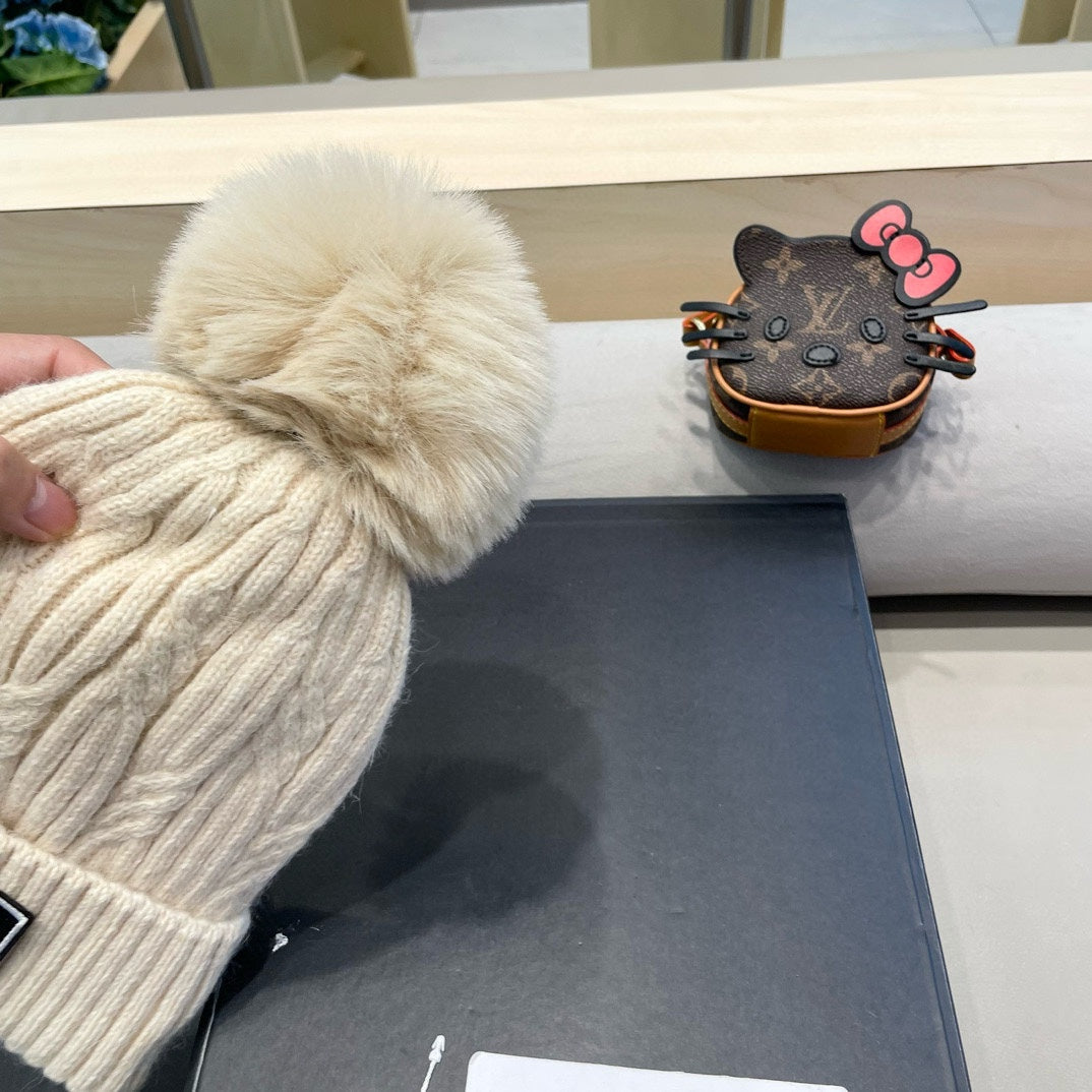CHANEL BEANIE HAT IN BEIGE WOOL 422178
