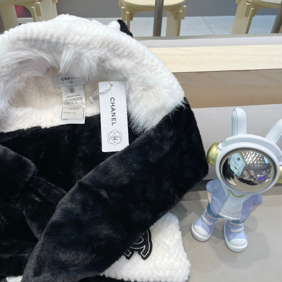 CHANEL BALACLAVA HAT IN BLACK MIX WHITE FLEECE 422216