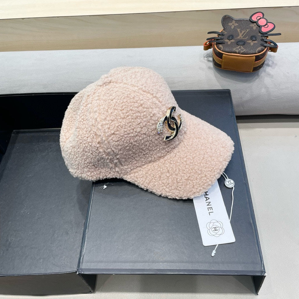 CHANEL BASEBALL HAT IN LIGHT PINK LAMB FUR 424252