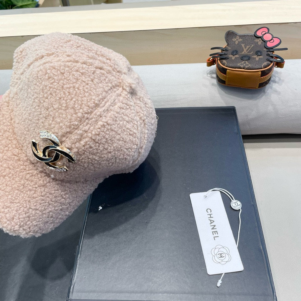 CHANEL BASEBALL HAT IN LIGHT PINK LAMB FUR 424252