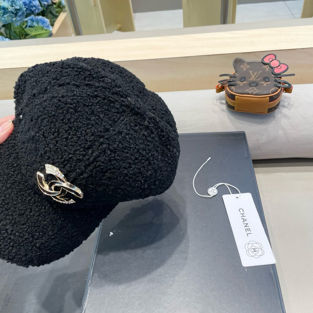 CHANEL BASEBALL HAT IN BLACK LAMB FUR 424253