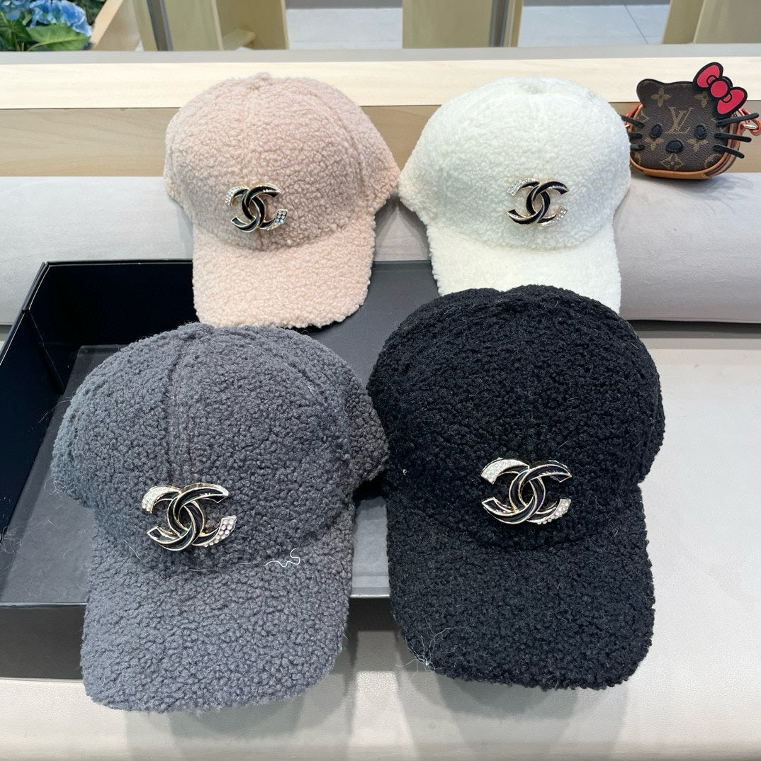 CHANEL BASEBALL HAT IN BLACK LAMB FUR 424253