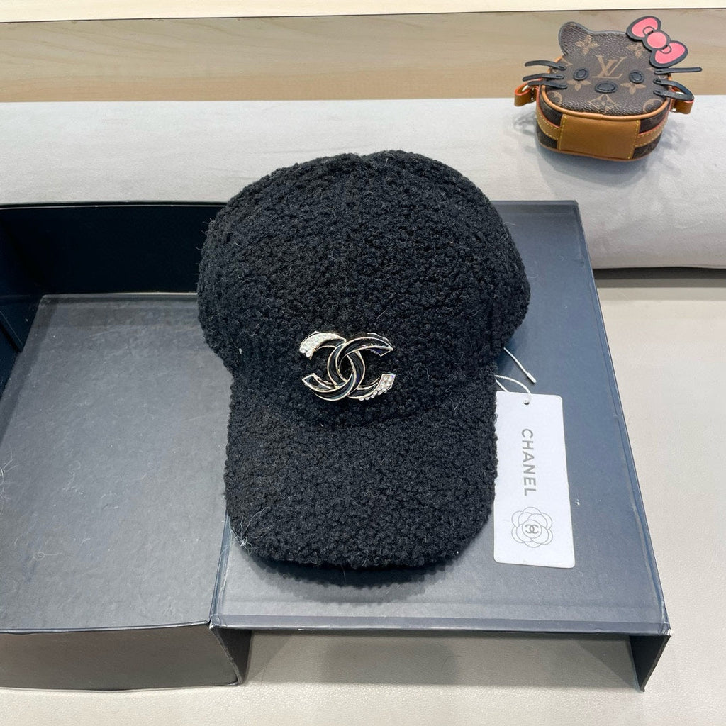 CHANEL BASEBALL HAT IN BLACK LAMB FUR 424253