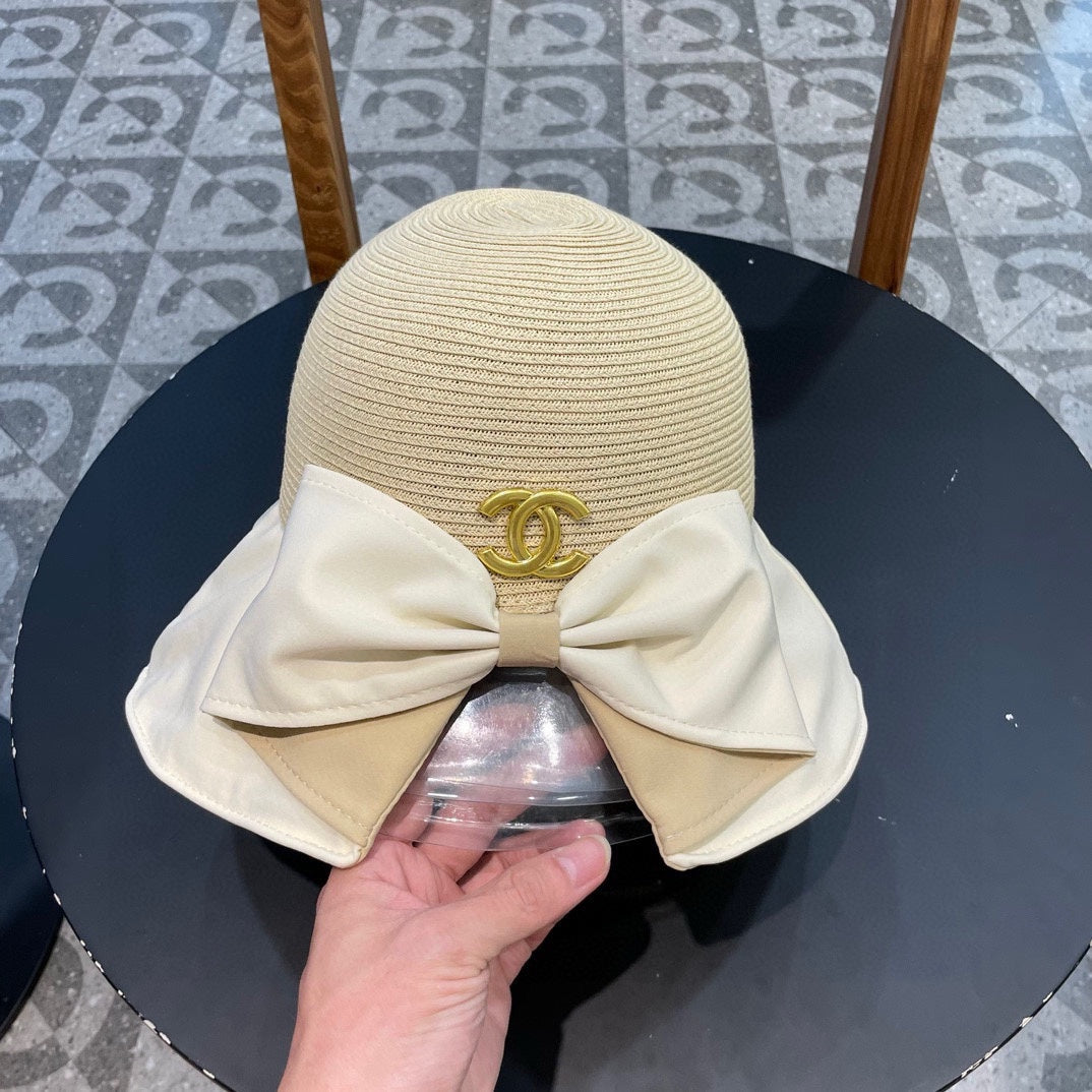 CHANEL BOW BUCKET HAT IN WHITE MIX CAMEL BEIGE RAFFIA 426171