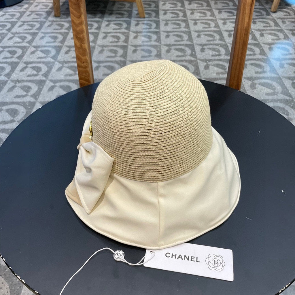 CHANEL BOW BUCKET HAT IN WHITE MIX CAMEL BEIGE RAFFIA 426171