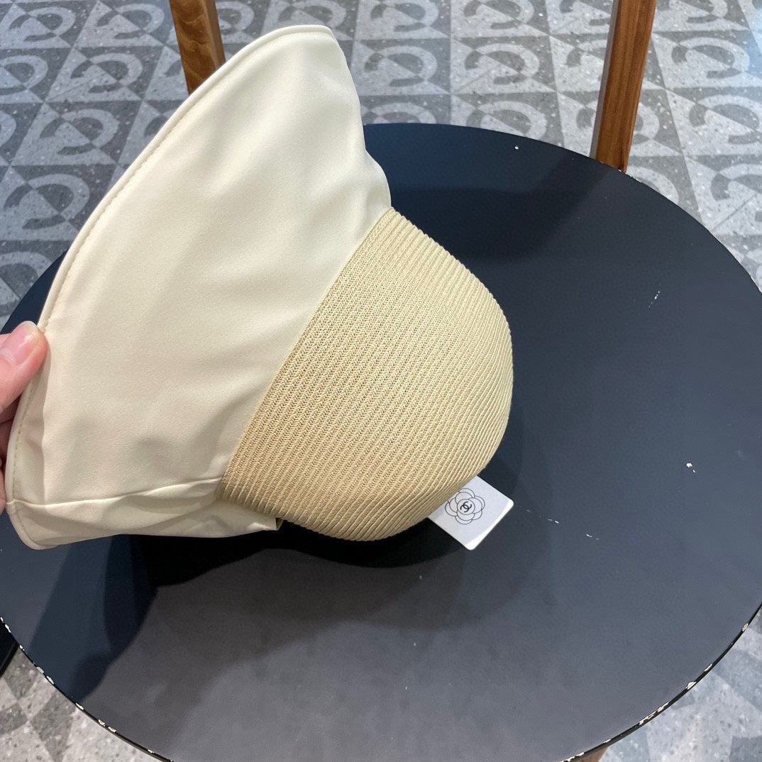 CHANEL BOW BUCKET HAT IN WHITE MIX CAMEL BEIGE RAFFIA 426171