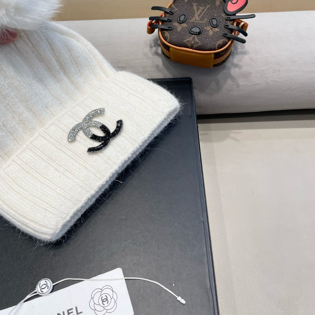 CHANEL BEANIE HAT IN WHITE WOOL 426233