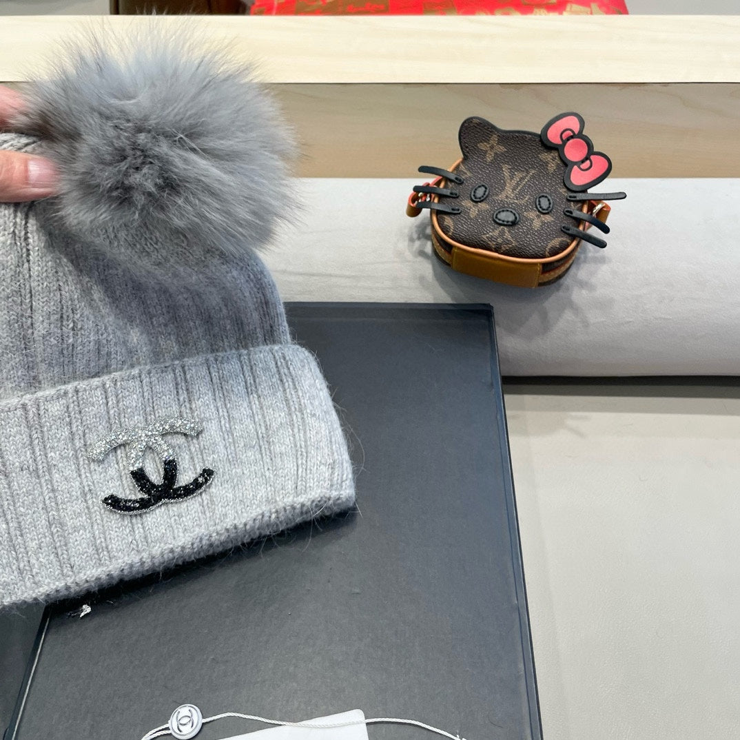 CHANEL BEANIE HAT IN CLOUD GRAY WOOL 426235