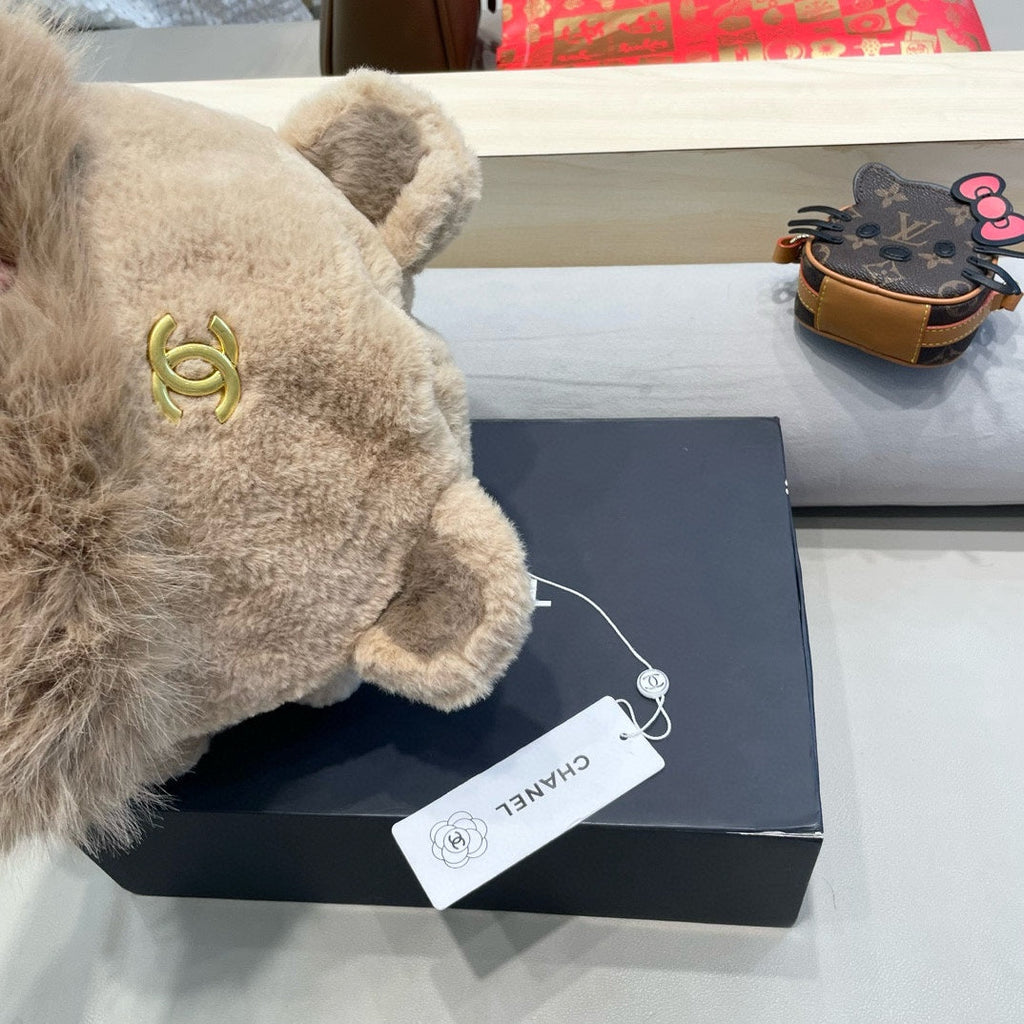 CHANEL BEANIE HAT IN CAMEL BROWN LAMB FUR 426238