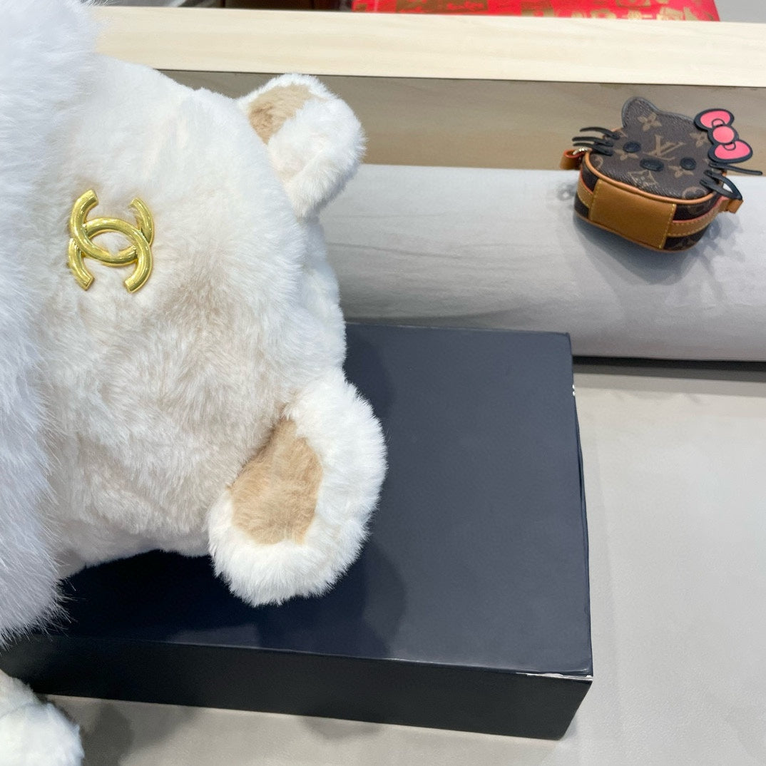 CHANEL BEANIE HAT IN WHITE LAMB FUR 426240