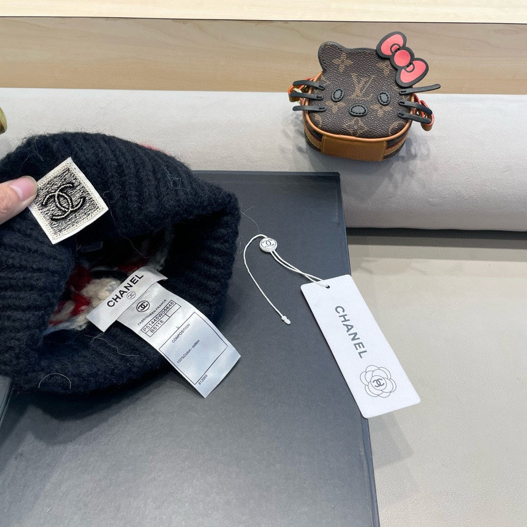 CHANEL KNIT BEANIE HAT BLACK MIX RED 428243