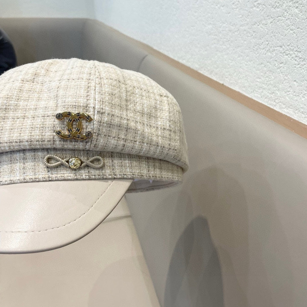 CHANEL NEWSBOY CAP WHITE 430005