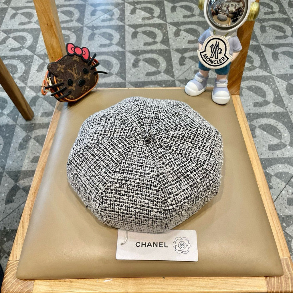 CHANEL BERET HAT IN BLACK MIX WHITE WOOL TWEED 430011