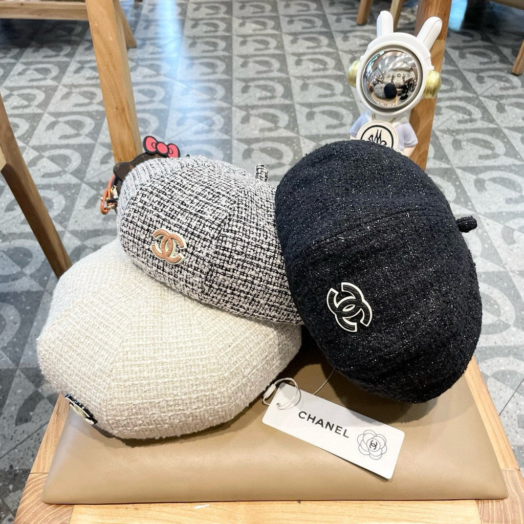 CHANEL BERET HAT IN BLACK MIX WHITE WOOL TWEED 430011