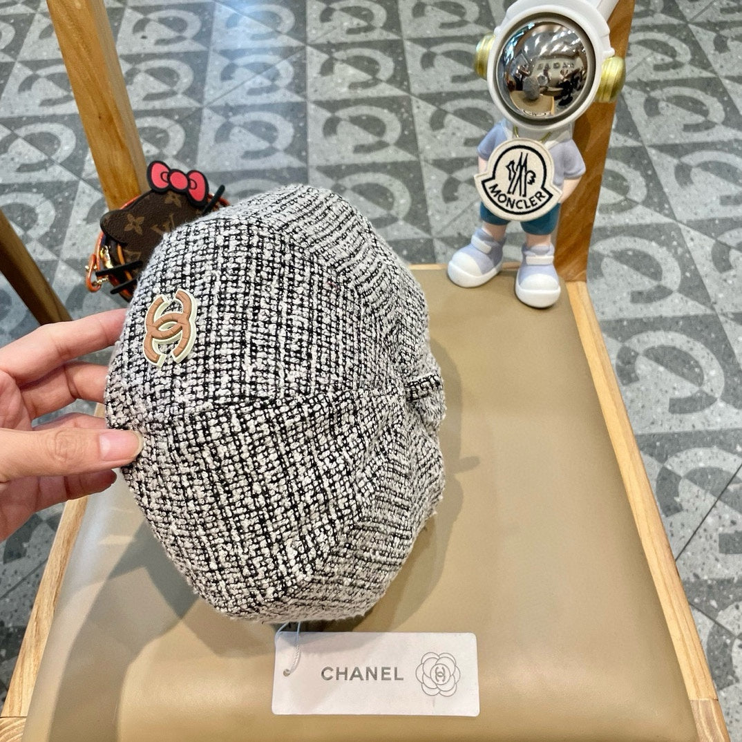 CHANEL BERET HAT IN BLACK MIX WHITE WOOL TWEED 430011