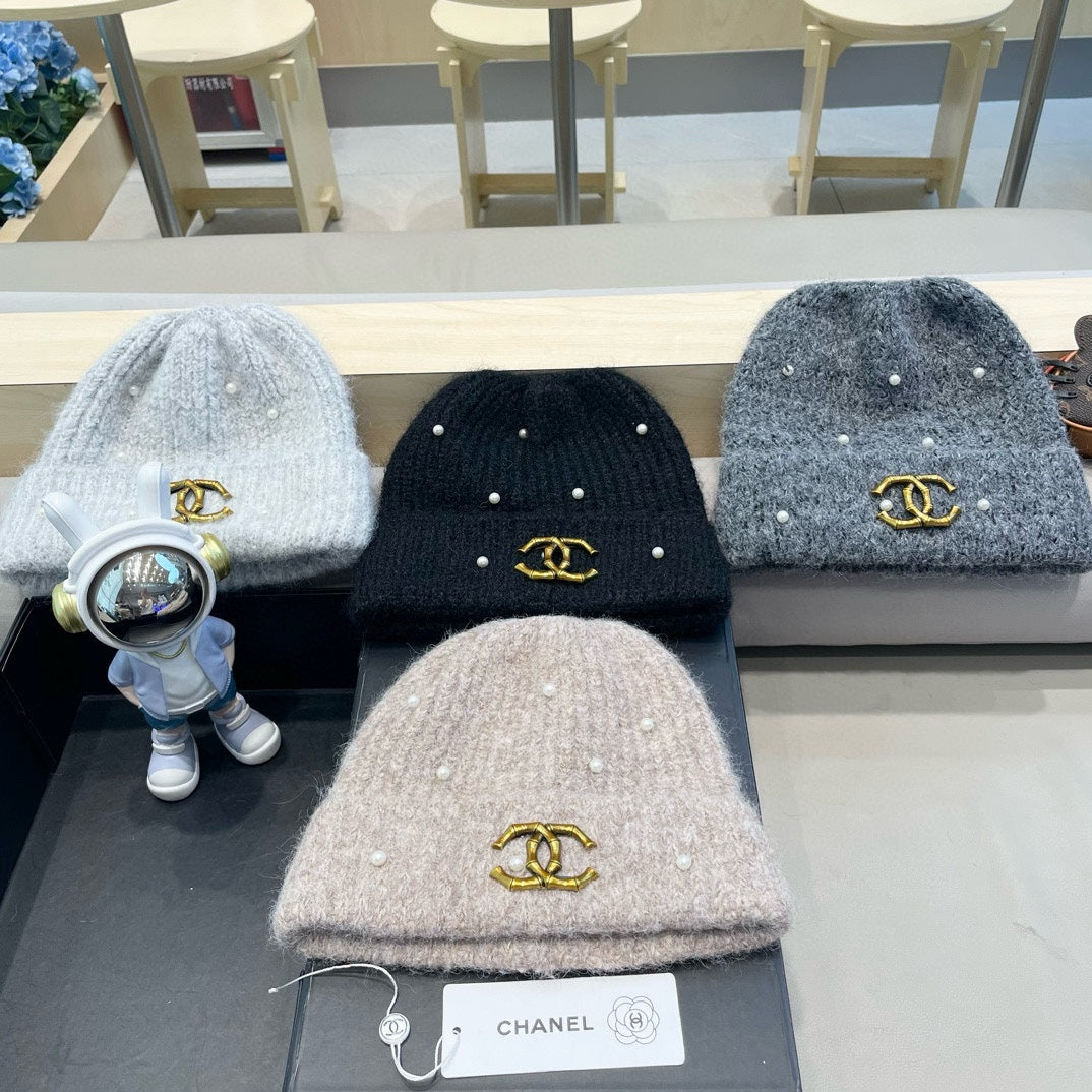 CHANEL BEANIE HAT IN CLOUD GRAY WOOL 430081