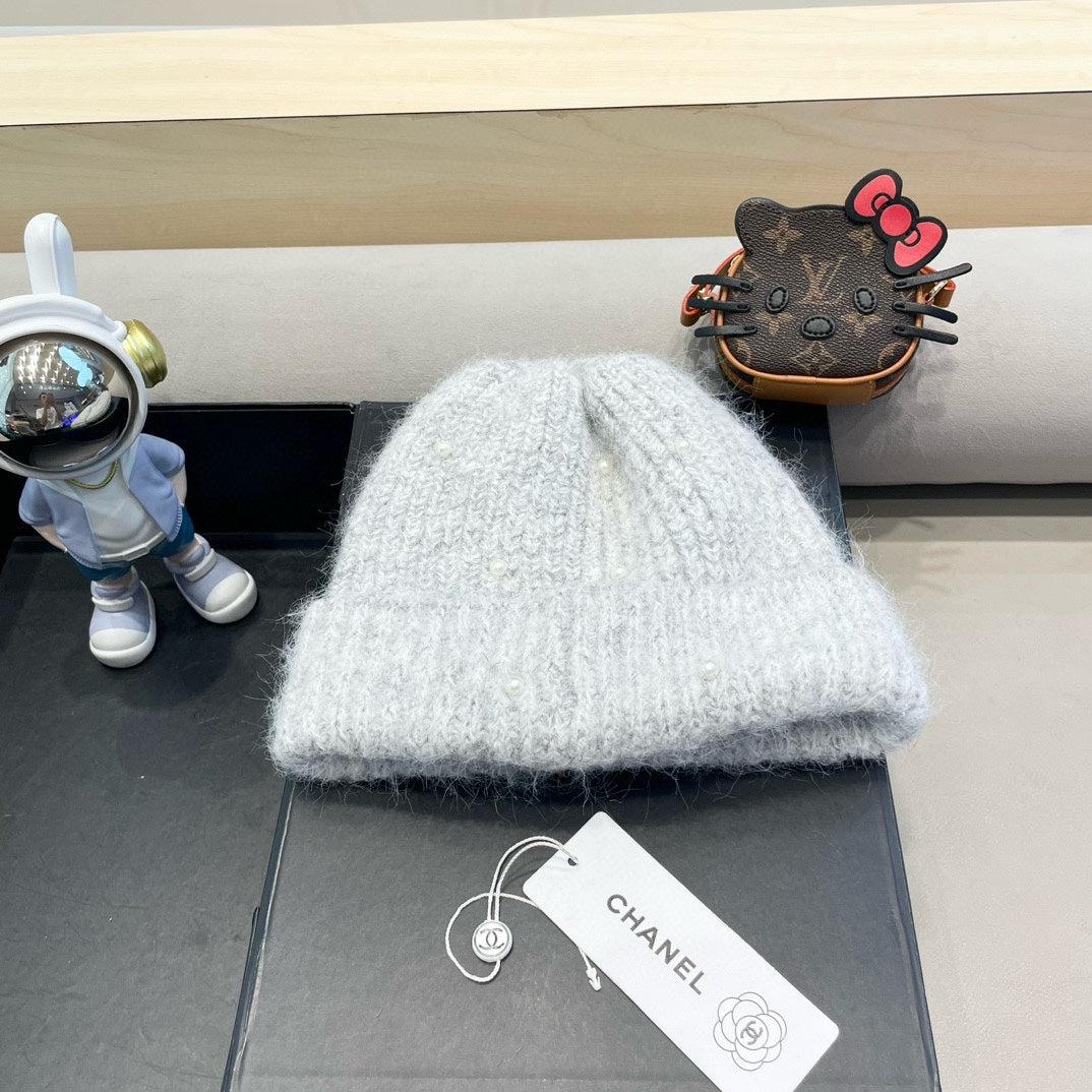CHANEL BEANIE HAT IN CLOUD GRAY WOOL 430081