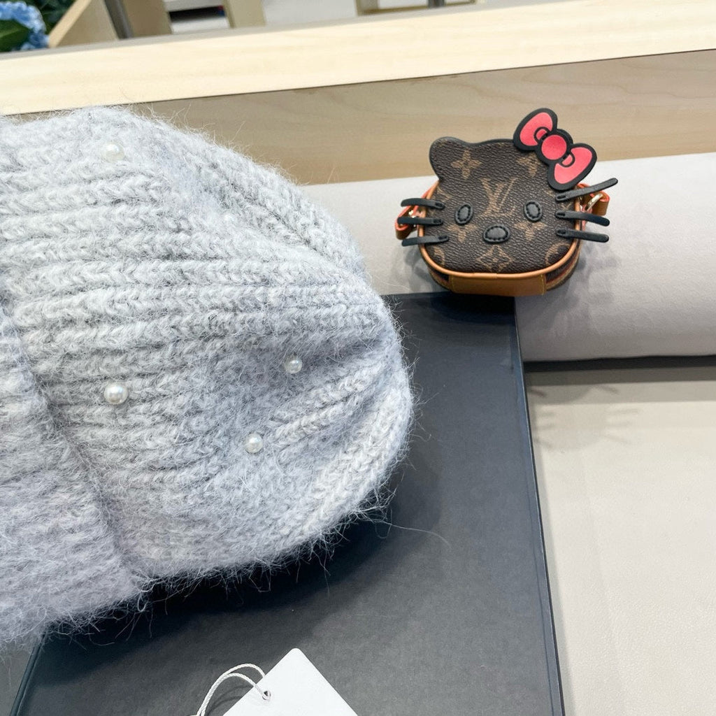 CHANEL BEANIE HAT IN CLOUD GRAY WOOL 430081