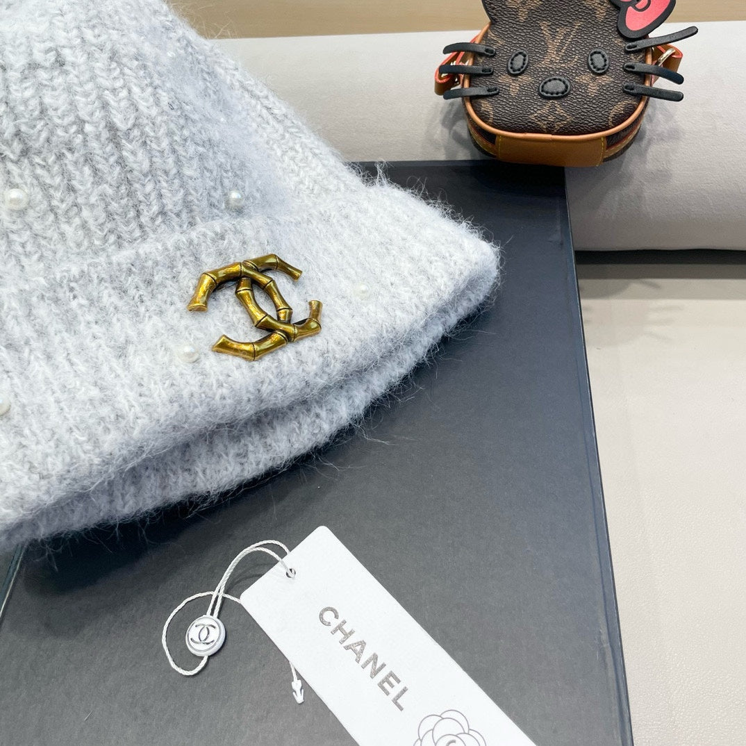 CHANEL BEANIE HAT IN CLOUD GRAY WOOL 430081