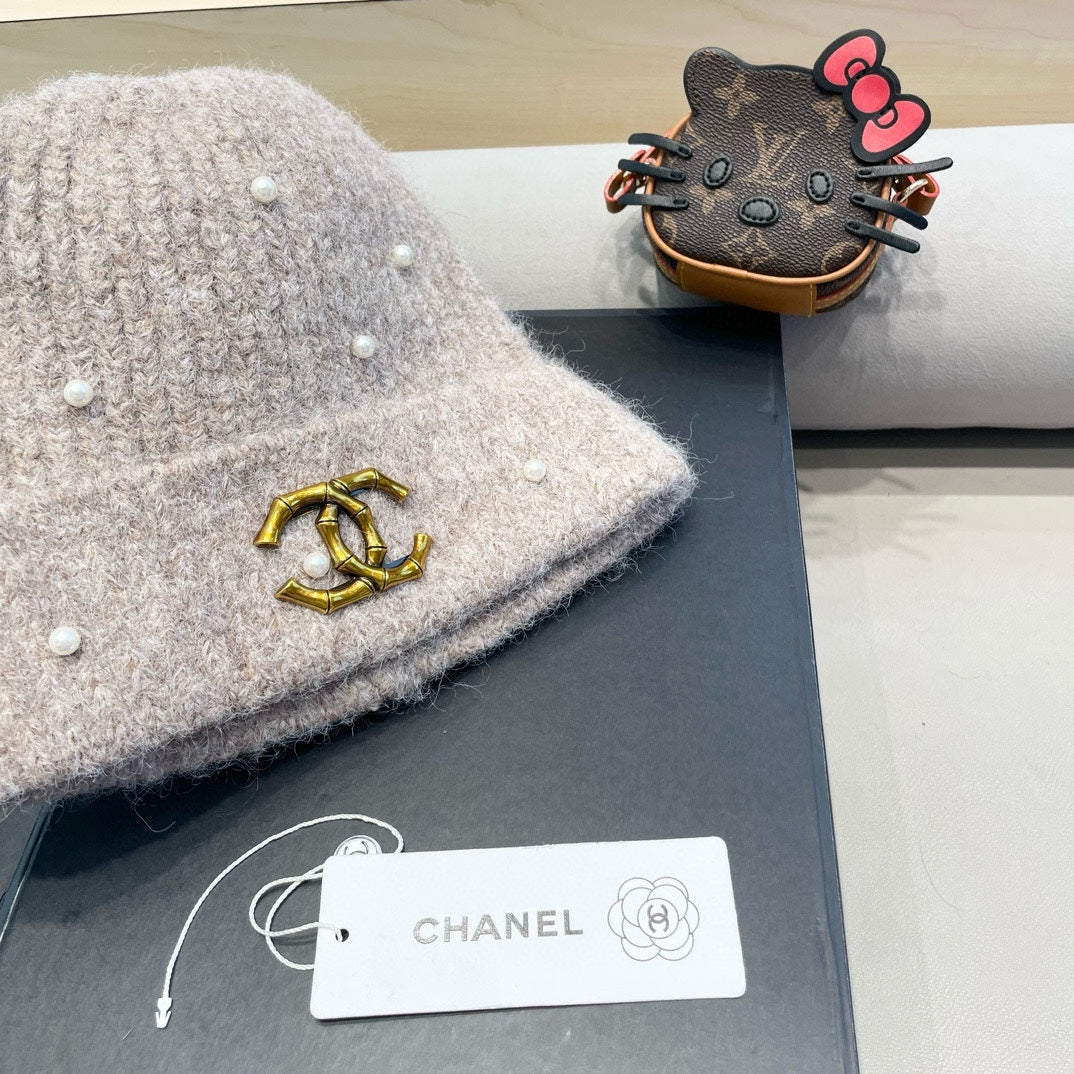 CHANEL BEANIE HAT IN KHAKI BROWN WOOL 430084