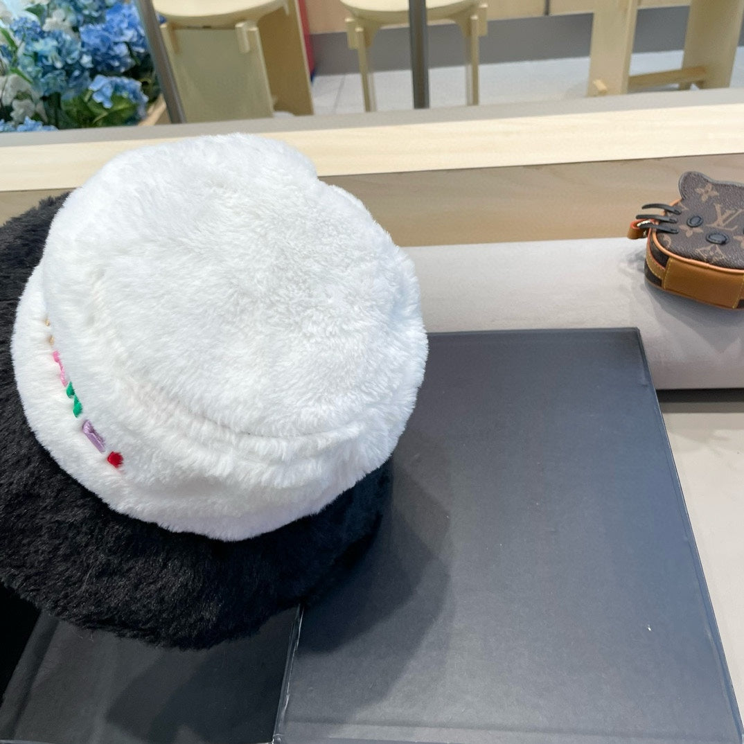 CHANEL BUCKET HAT IN WHITE MIX BLACK LAMB FUR 430218