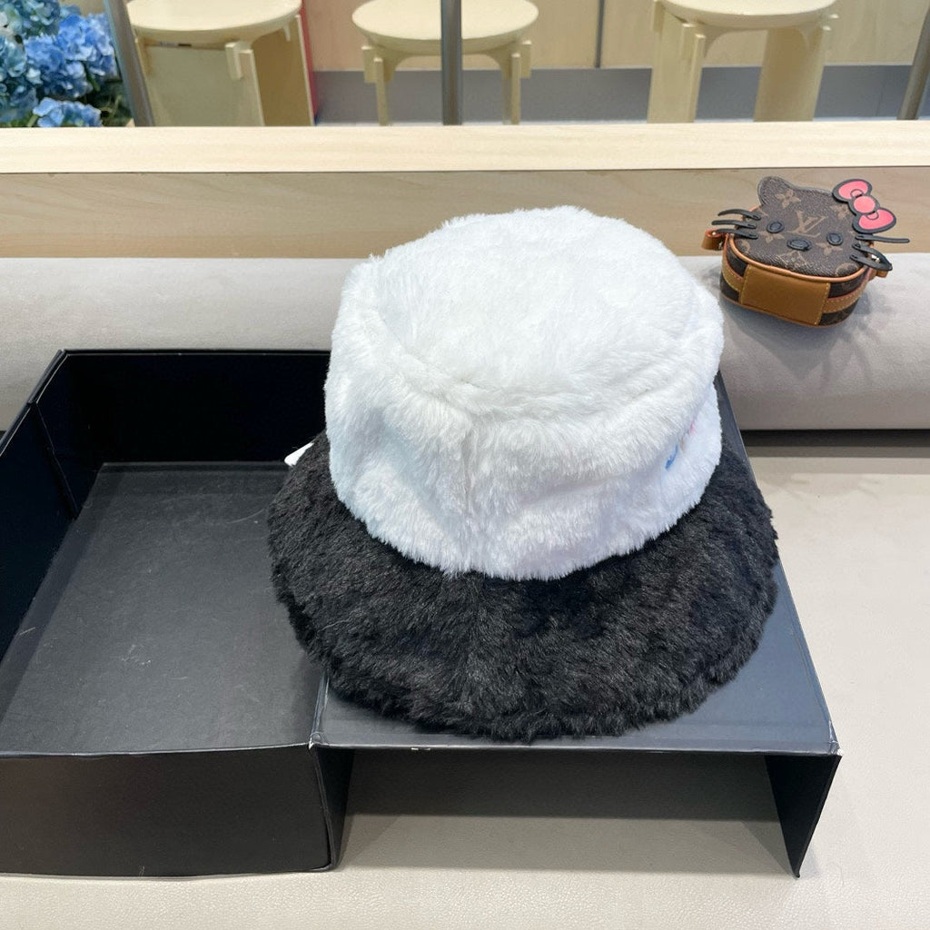 CHANEL BUCKET HAT IN WHITE MIX BLACK LAMB FUR 430218