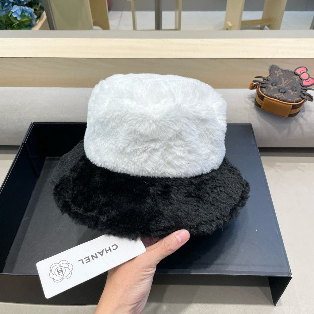 CHANEL BUCKET HAT IN WHITE MIX BLACK LAMB FUR 430218