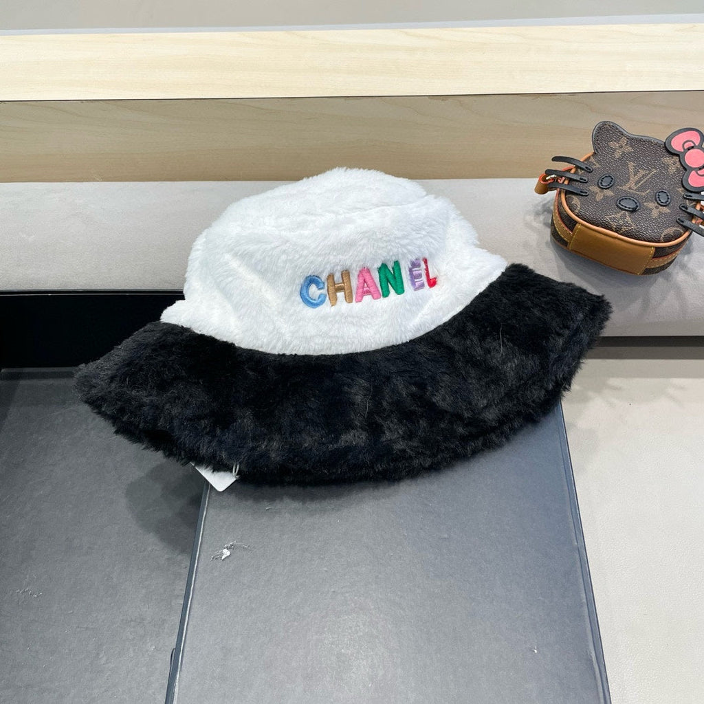 CHANEL BUCKET HAT IN WHITE MIX BLACK LAMB FUR 430218