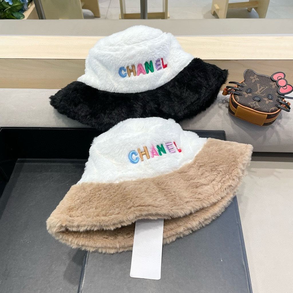 CHANEL BUCKET HAT IN WHITE MIX BLACK LAMB FUR 430218