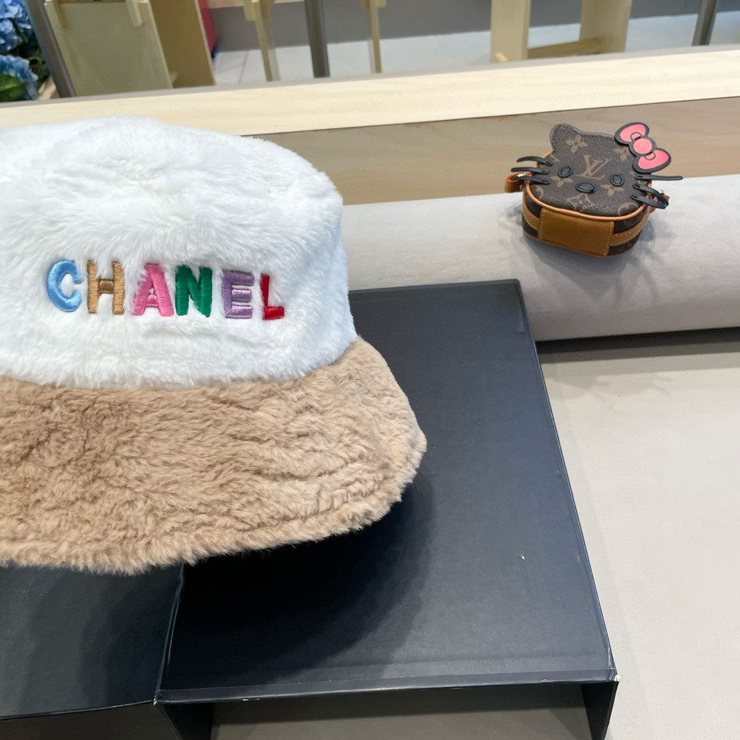 CHANEL BUCKET HAT IN WHITE MIX CAMEL BEIGE LAMB FUR 430219
