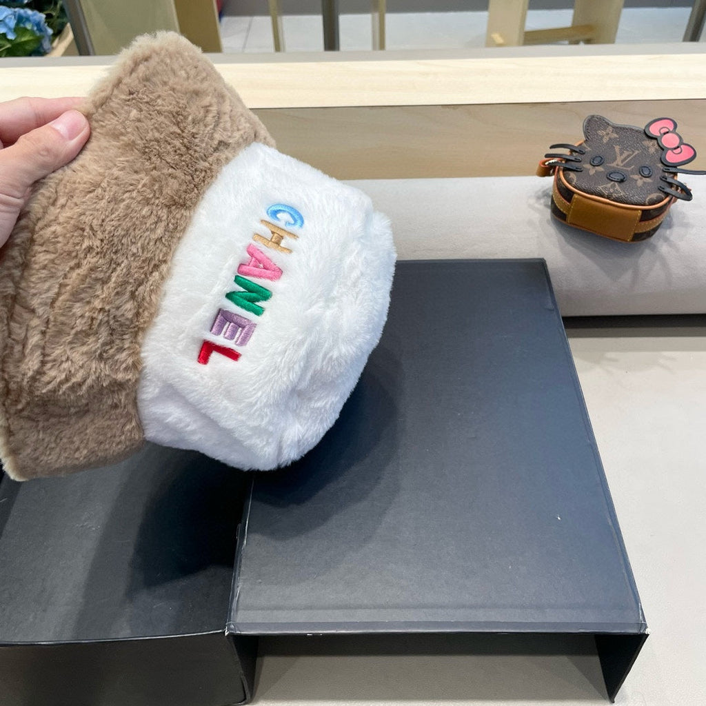 CHANEL BUCKET HAT IN WHITE MIX CAMEL BEIGE LAMB FUR 430219
