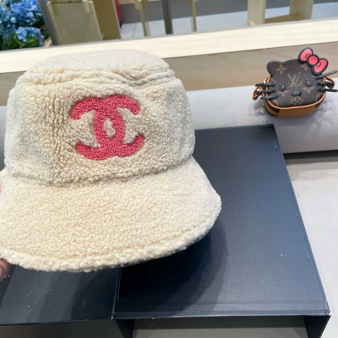 CHANEL BUCKET HAT IN BEIGE LAMB WOOL 430249