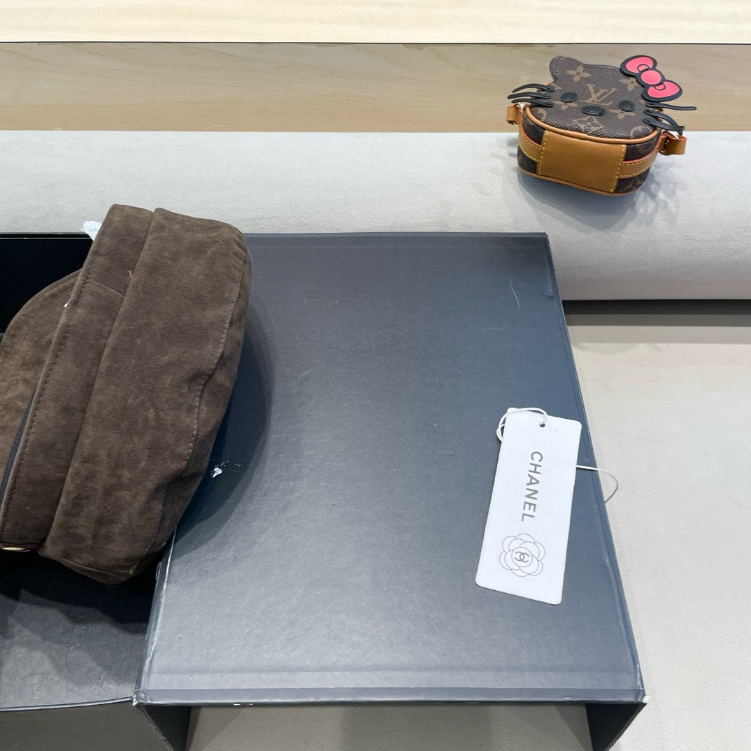 CHANEL NEWSBOY CAP IN WALNUT BROWN SUEDE 429939