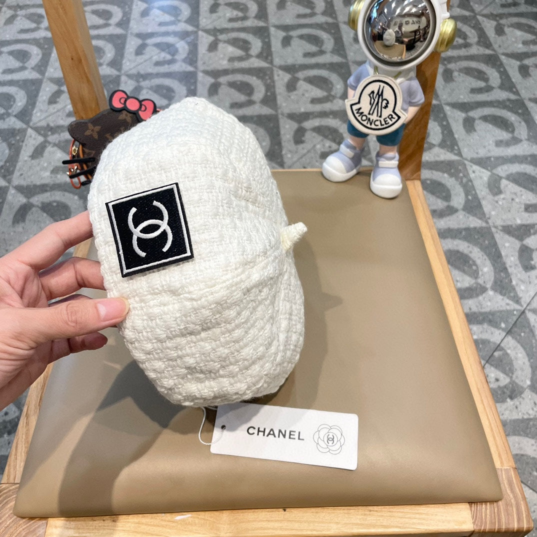 CHANEL BERET HAT WHITE 431753