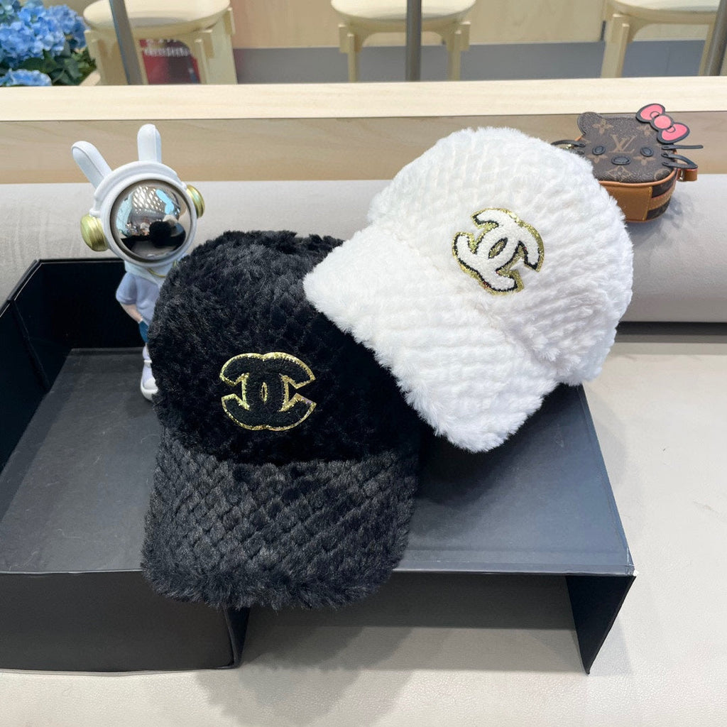 CHANEL BASEBALL CAP IN WHITE FLEECE 431372